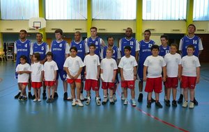 Les finalistes en Séniors : SILVANGE , avec les enfants de l'école de basket du Creutzwald BC .